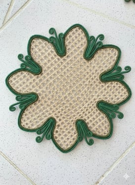 Maracuyá Handwoven Round Iraca Palm Placemat - Hunter Green