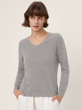 Premium Cashmere Blend Hand-Finished Seamless V-Neck Sweater SURI - Light Grey / L