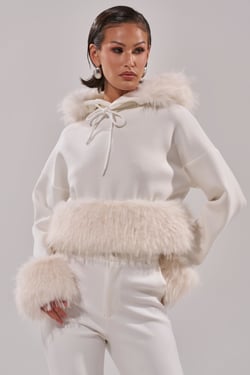 AKIRA Snow Fur Trim Sweatshirt | White | Size 1X