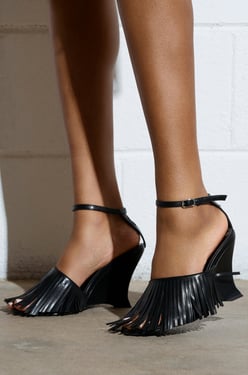 AKIRA Azalea Wang Fascia Fringe Wedge Sandal | Black | Size 11