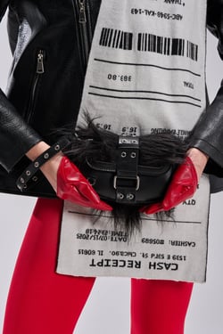 AKIRA On The Town Wristlet | Black