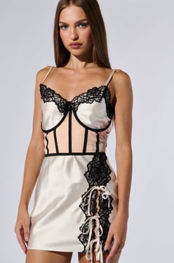 AKIRA Structured Queen Underbust Belt | Size Large