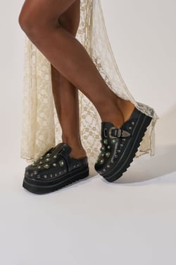 AKIRA Azalea Wang Mavis Flat Shoes Embellished Clog | Black | Size 6.5