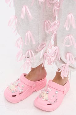 AKIRA Azalea Wang Mava Pearl Iridescent Flat Shoes | Pink | Size Medium