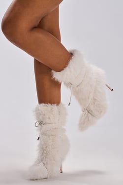 AKIRA Azalea Wang Vitya Ivory Fur Bootie | Size 11