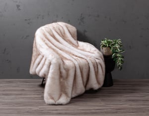 QE Home Tip Dyed Faux Fur Throw in Fox White