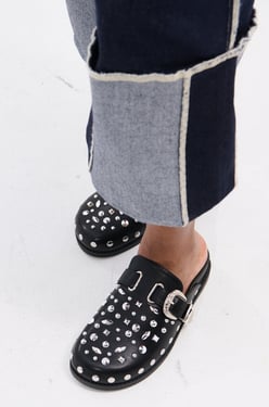 AKIRA Azalea Wang Tur Metal Embellishment Flat Shoes | Black | Size 8