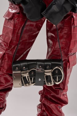 AKIRA Buckle Up Purse | Black