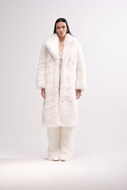 AKIRA Oslo Faux Fur Coat | White | Size 1X/2X