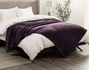 QE Home Cashmere Touch Fleece Blanket in Plum, Purple, Queen