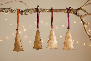 nkuku Mishti Tree Baubles Set Of 4 | Christmas Decorations | Antique Brass | Large ()