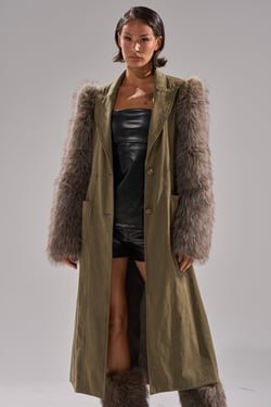 AKIRA Lolita Fur Sleeve Trench Coat | Size Large