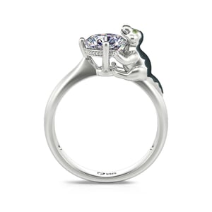 Jeulia Hug Me "Swift Seizer" Raptor Round Cut Sterling Silver Ring