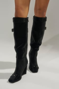 AKIRA Azalea Wang Allonas Knee High Chunky Boot | Black | Size 7.5