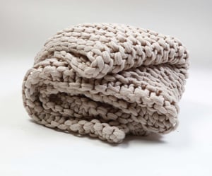 Finn Chunky Hand Knit Throw Blanket   Taupe