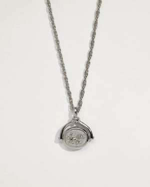 Leo Spinner Pendant