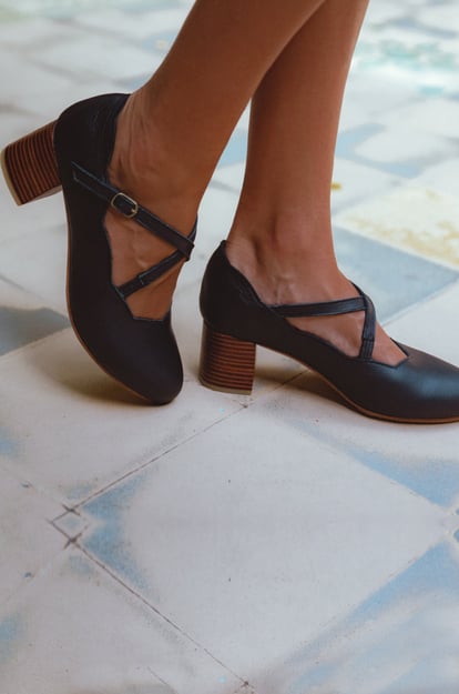 Lotus Criss Cross Leather Heels (Sz. 7)