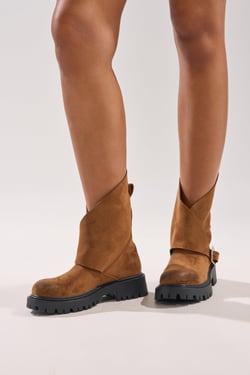 AKIRA Azalea Wang Phrixus Chunky Short Shaft Faux Suede Boot | Brown | Size 11