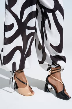 AKIRA Azalea Wang Rosendo Tan And Wrap Up Chunky Pump Shoes | Black | Size 11