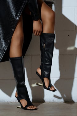 AKIRA Azalea Wang Danala Gladiator Wedge Sandal | Black | Size 11