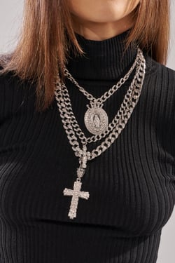 AKIRA Pray For You Necklace Set