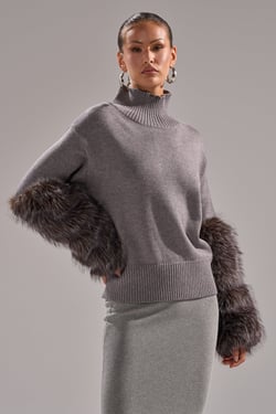 AKIRA Touch Me Sweater With Fur Cuffs | Size 1X/2X
