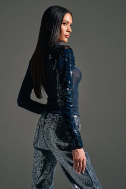 AKIRA Velma Vinyl Single Sleeve Scale Top In Navy | Size 2X