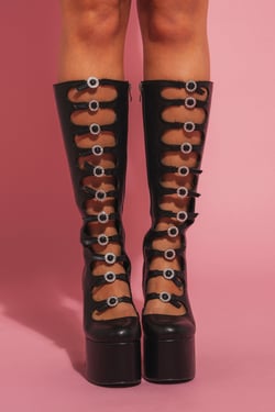 AKIRA Azalea Wang Toml Boot | Black | Size 11
