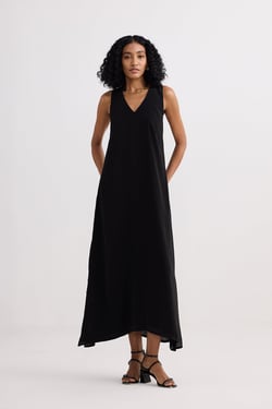 Crossed in Chic Sleeveless Maxi Dress in Black - Black / 3XL