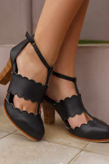 Incognito Leather Heels (Sz. 5)
