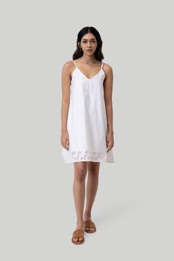 Short Tent Dress in White Embroidery - Coconut White / 3XL