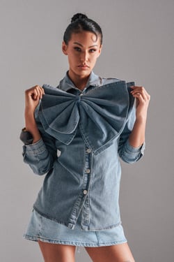 AKIRA Two-Tone Bow Denim Button Down Shirt | Light Blue | Size 1X