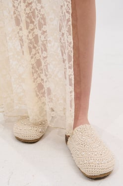 AKIRA Azalea Wang Mills Ivory Pearl Flat Shoes | Size 7
