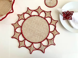 Christmas Star Handwoven Iraca Palm Placemat – Natural with Red Trim