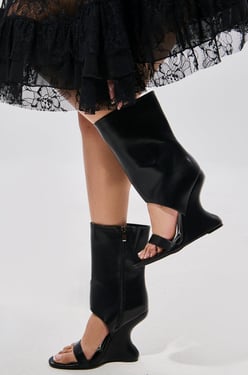 AKIRA Azalea Wang Kyveki Wedge Open Toe Bootie | Black | Size 11