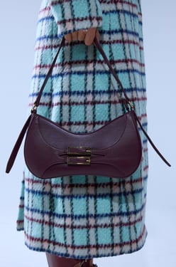 AKIRA Plum Purse | Black