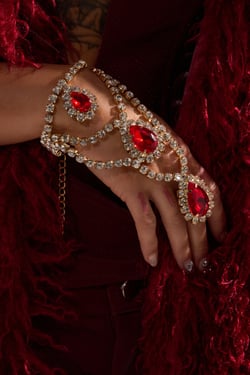AKIRA Elsa Bling Ring Hand Panja