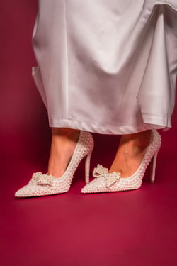 AKIRA Azalea Wang Naamah Pearl Embellished Pump Shoes | White | Size 9