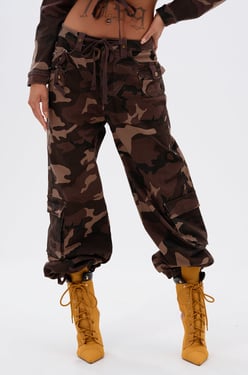 AKIRA Cant See Me Camp Cargo Jogger Pants | Brown | Size 1X