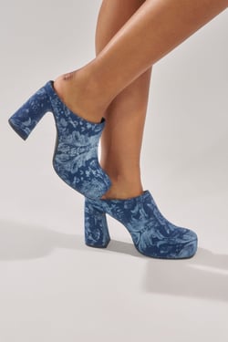 AKIRA Azalea Wang Florea Denim Print Mule Shoes | Size 11