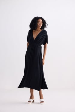 Flowy A-Line Maxi Dress with Side Slits in Black - Black / S