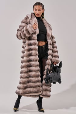 AKIRA Fairbanks Maxi Faux Fur | Size Large/XL