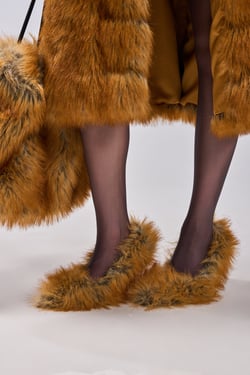 AKIRA Azalea Wang Jameeck Tan Fur Pump Shoes | Size 11