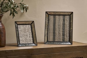 nkuku Yash Antique Glass & Iron Photoframe | Decorative Accessories | Antique Black | 8 x 10