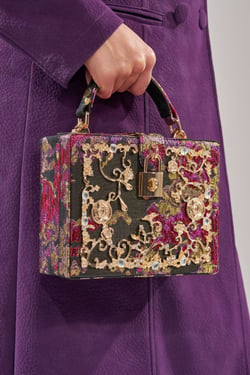 AKIRA Big Money Trunk Bag