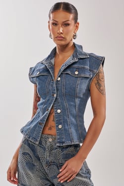 AKIRA Lily Denim Button Down In Medium Blue Denim Top | Size 1X