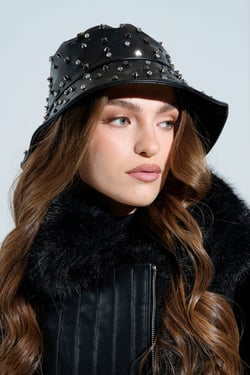 AKIRA Sugar And Spice Bucket Hat | Black