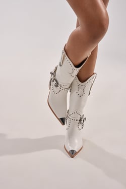 AKIRA Azalea Wang Osborn Western Bootie | White | Size 11