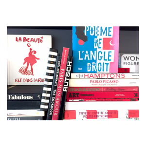 Le Bibliotheque: La Beaute Photograph