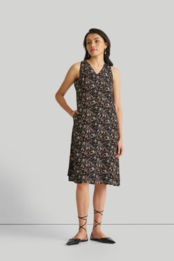 Reading Tea Leaves Dress in Black Florals - Wildflower Waltz / L